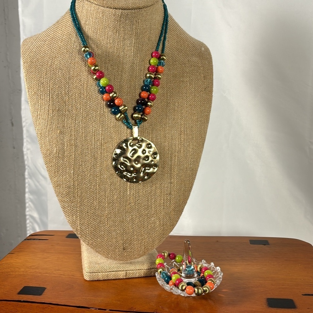 Vintage Gold Round Pendant Necklace with two stretchy Bracelets